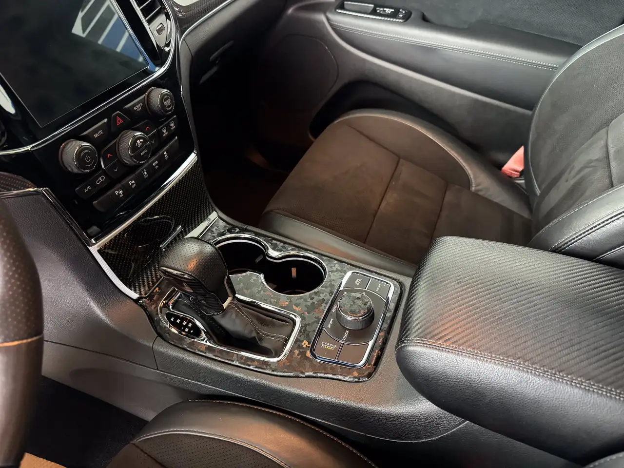 Jeep Grand Cherokee снимка Jeep Grand Cherokee
