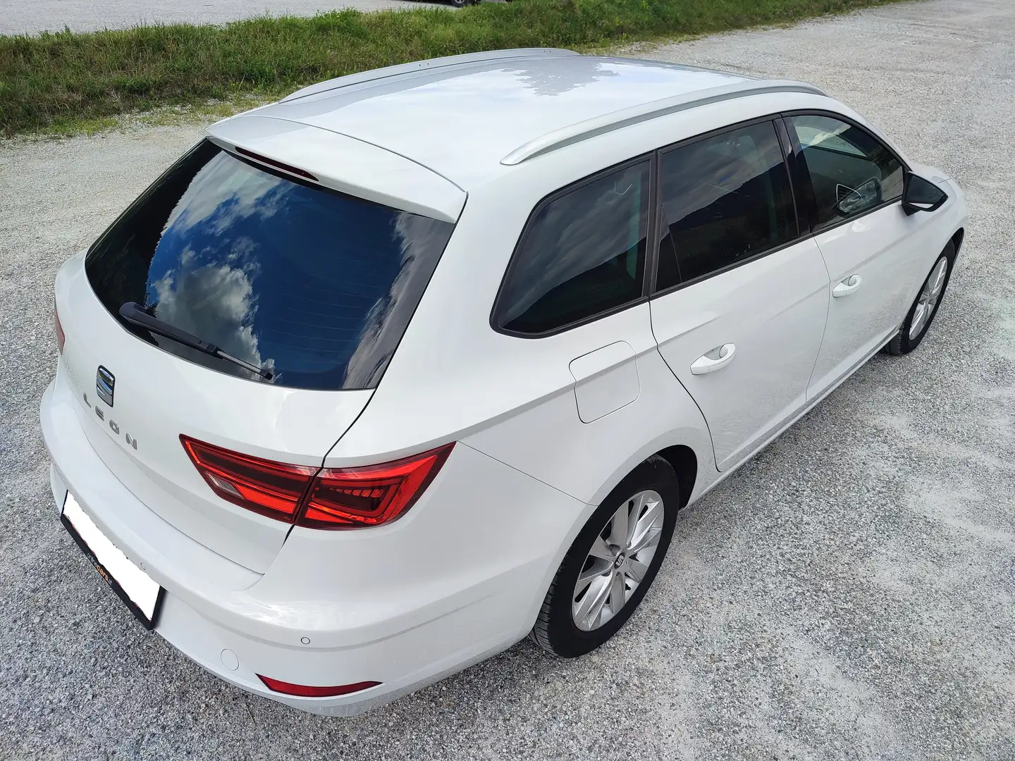 SEAT Leon Leon ST Style 1,6 TDI DSG Start-Stopp Style Weiß - 2