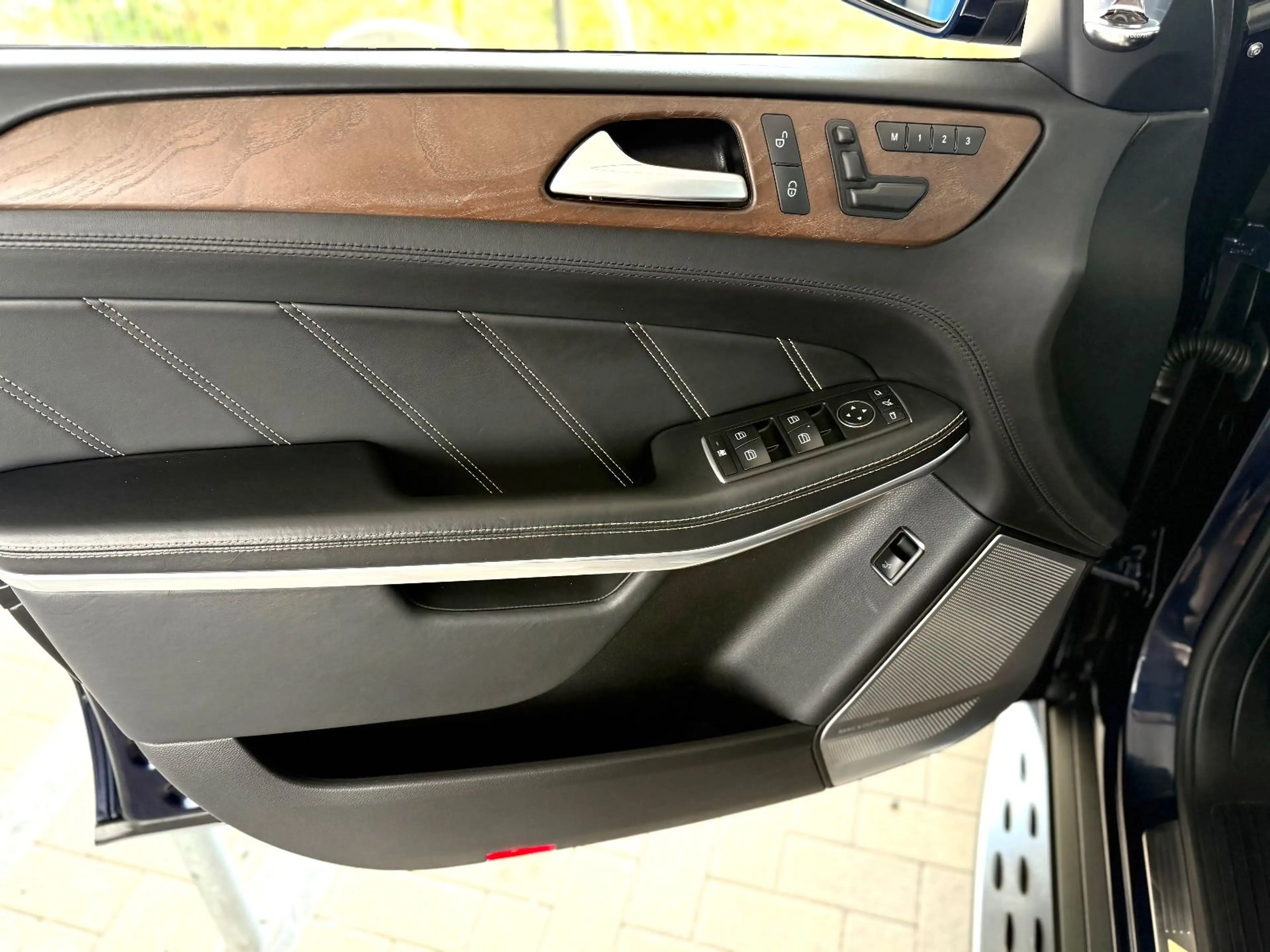 Mercedes-Benz GL 63 AMG 4M MASSAGE 360° AHK KEYLESS-GO 7-SITZE — photo 9