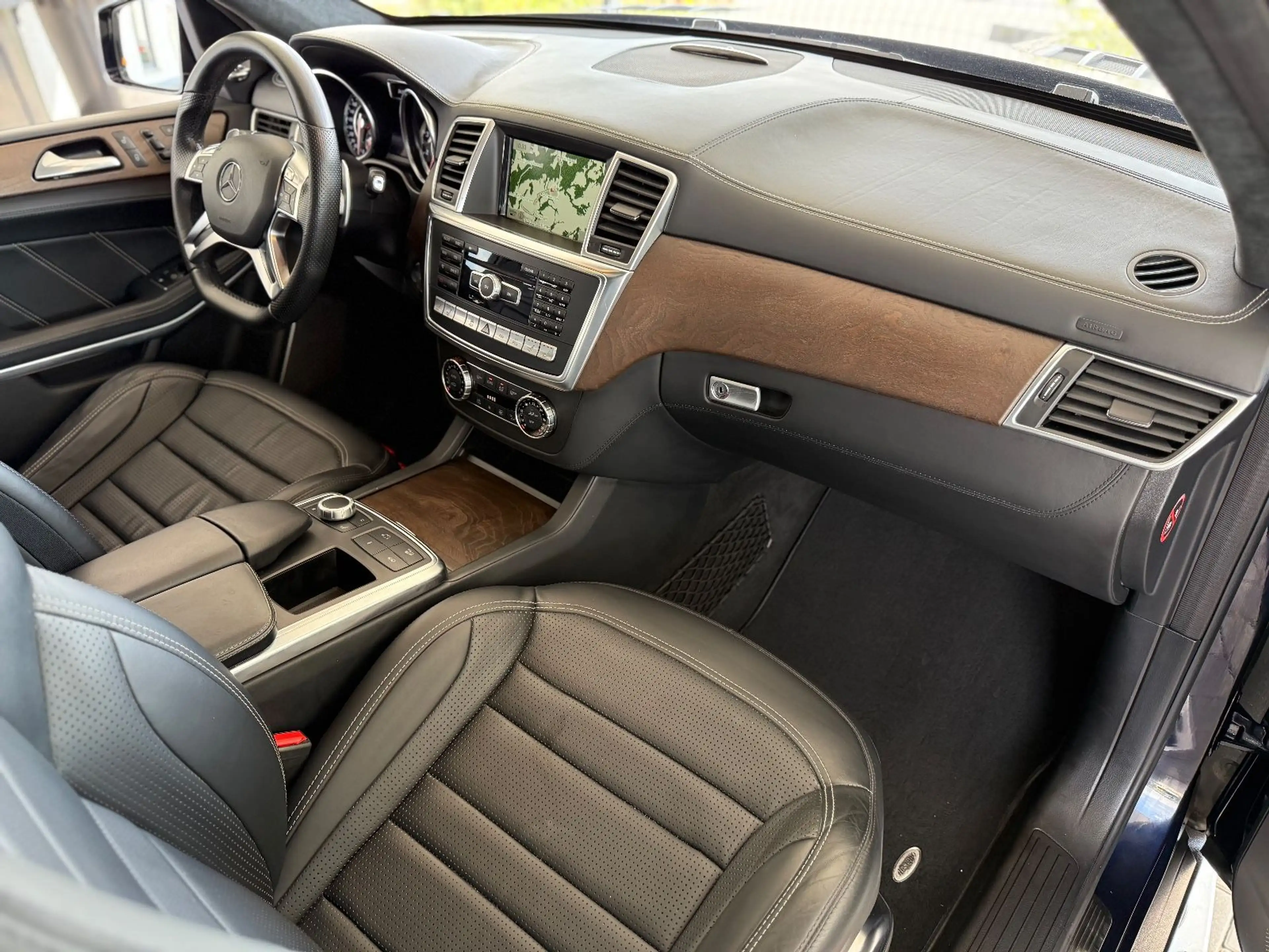 Mercedes-Benz GL 63 AMG 4M MASSAGE 360° AHK KEYLESS-GO 7-SITZE — photo 12
