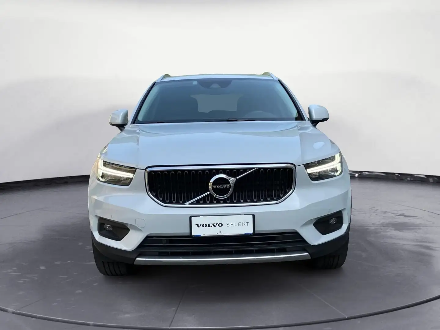 Volvo XC40 T2 Geartronic Momentum Pro PRONTA CONSEGNA Grau - 2