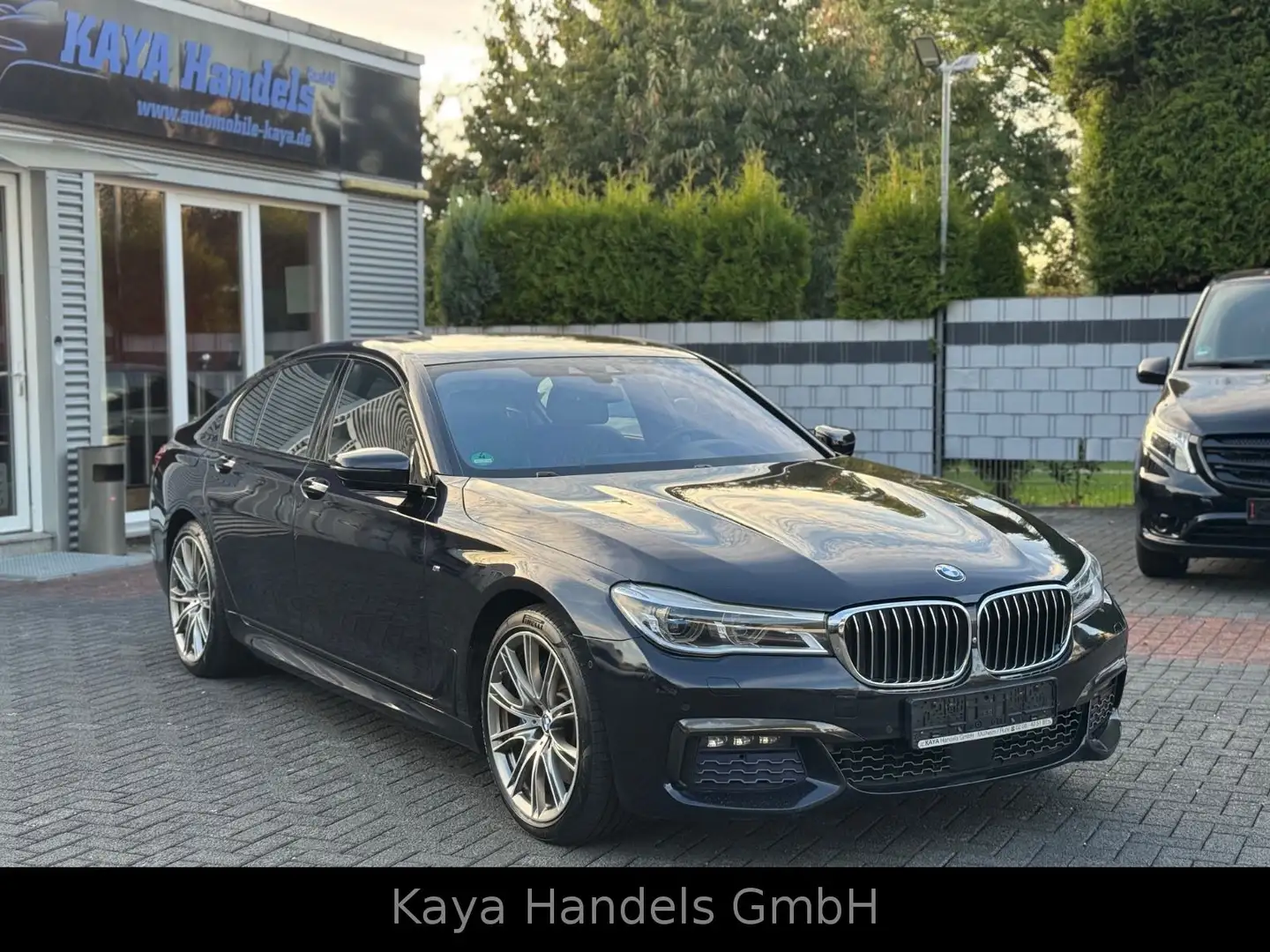 BMW 740 d xDrive Kamera/HeadUp/SoftLos/ M Sportpaket Schwarz - 2
