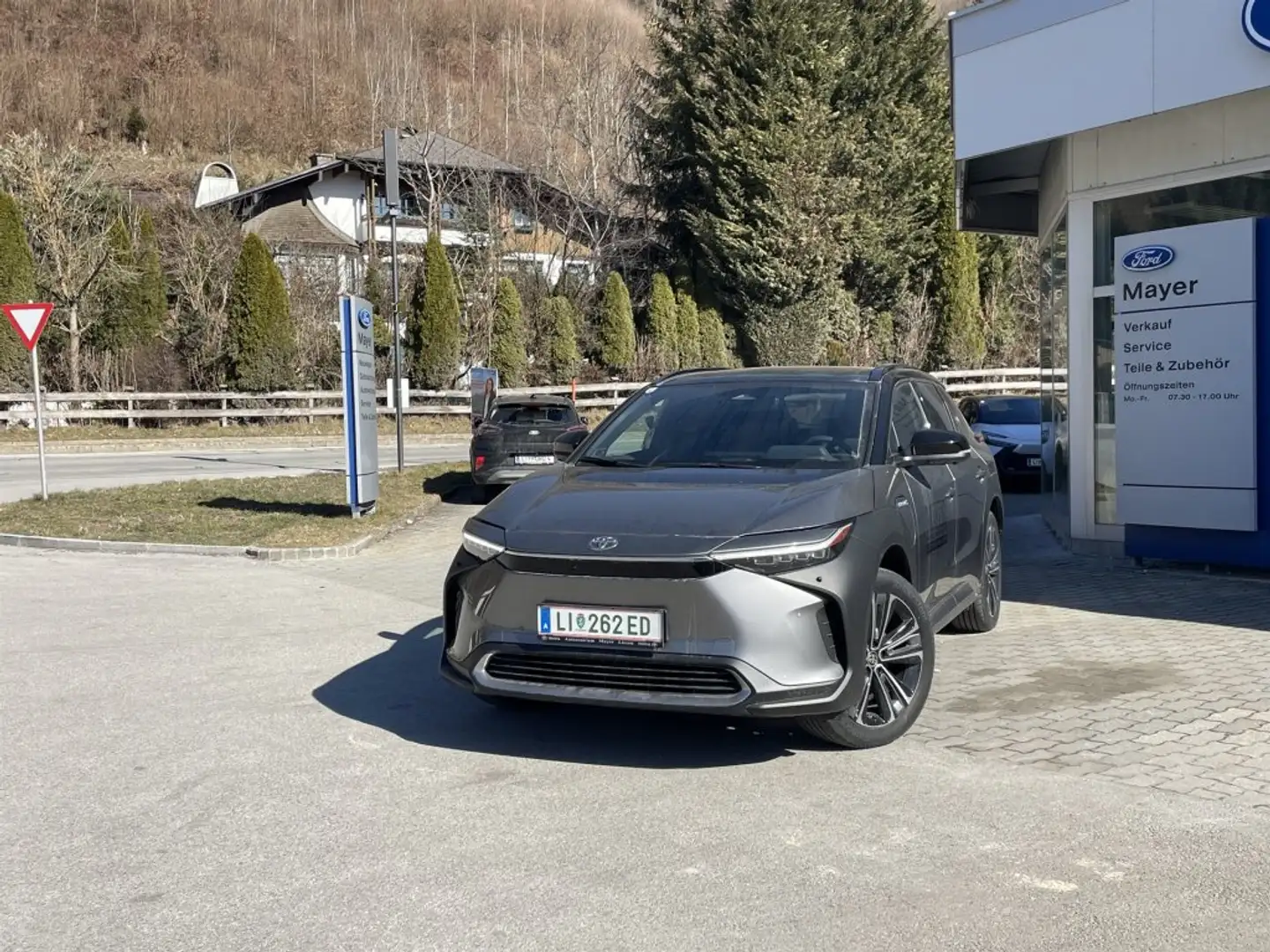 Toyota bZ4X Allrad Elektro 71,4kWh Aut. Schwarz - 1