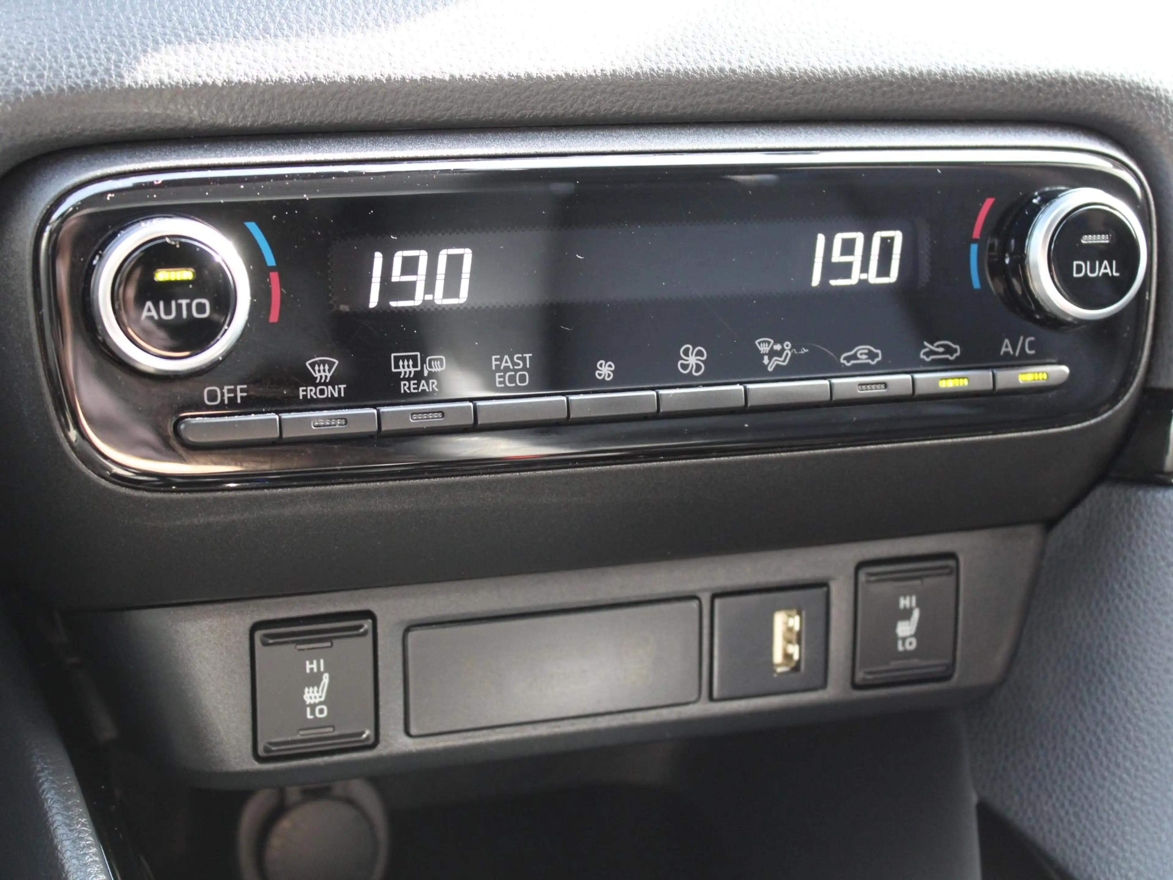 Toyota Yaris 1.5 Hybrid Executive | KEYLESS ENTRY | STOELVERWAR — photo 14