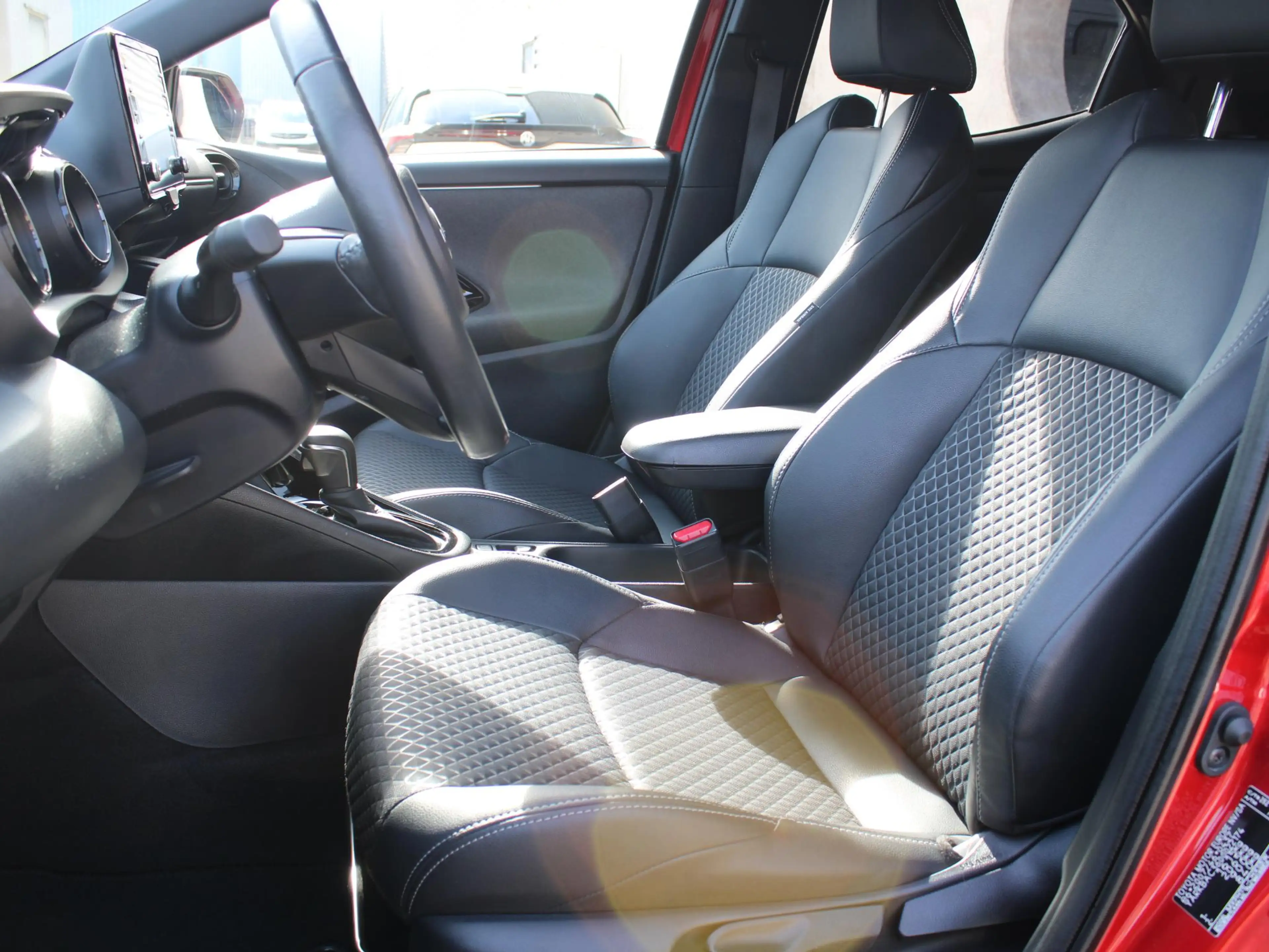Toyota Yaris 1.5 Hybrid Executive | KEYLESS ENTRY | STOELVERWAR — photo 6