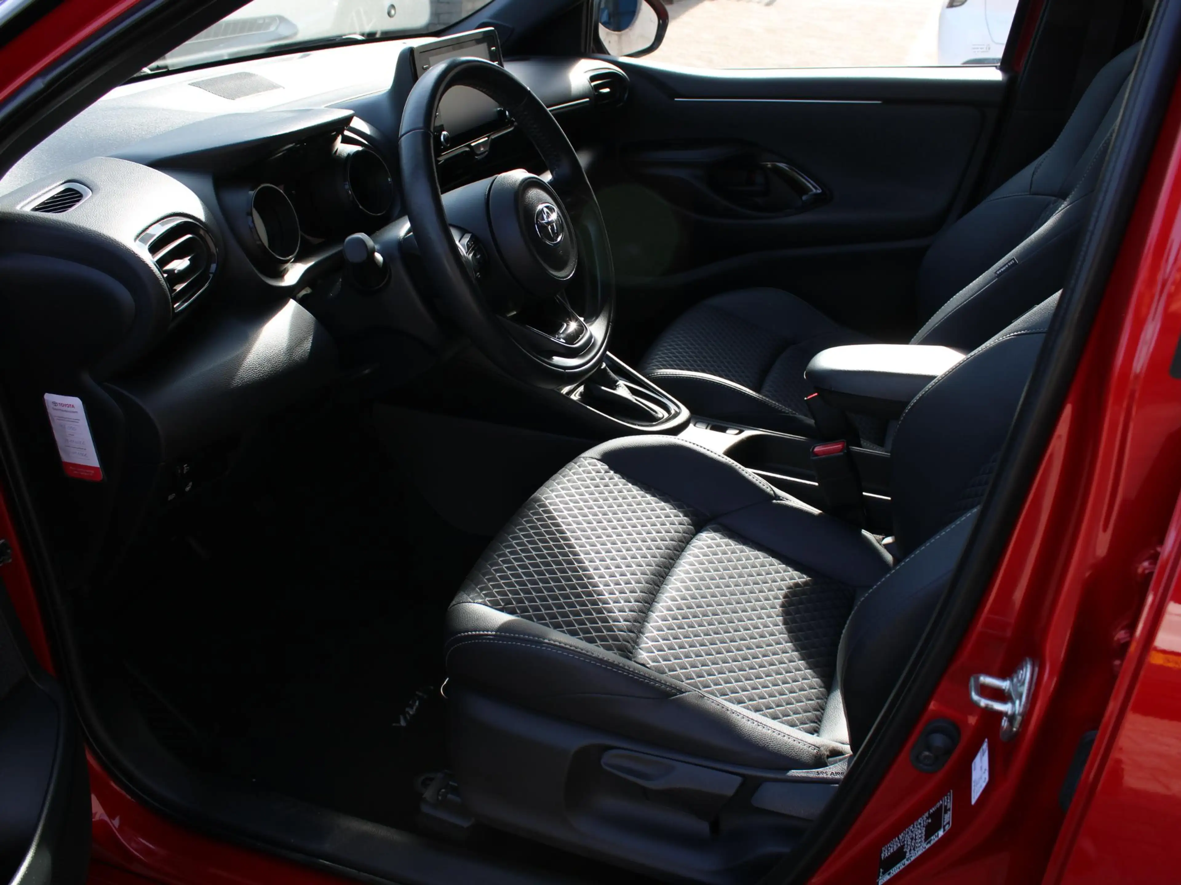 Toyota Yaris 1.5 Hybrid Executive | KEYLESS ENTRY | STOELVERWAR — photo 2