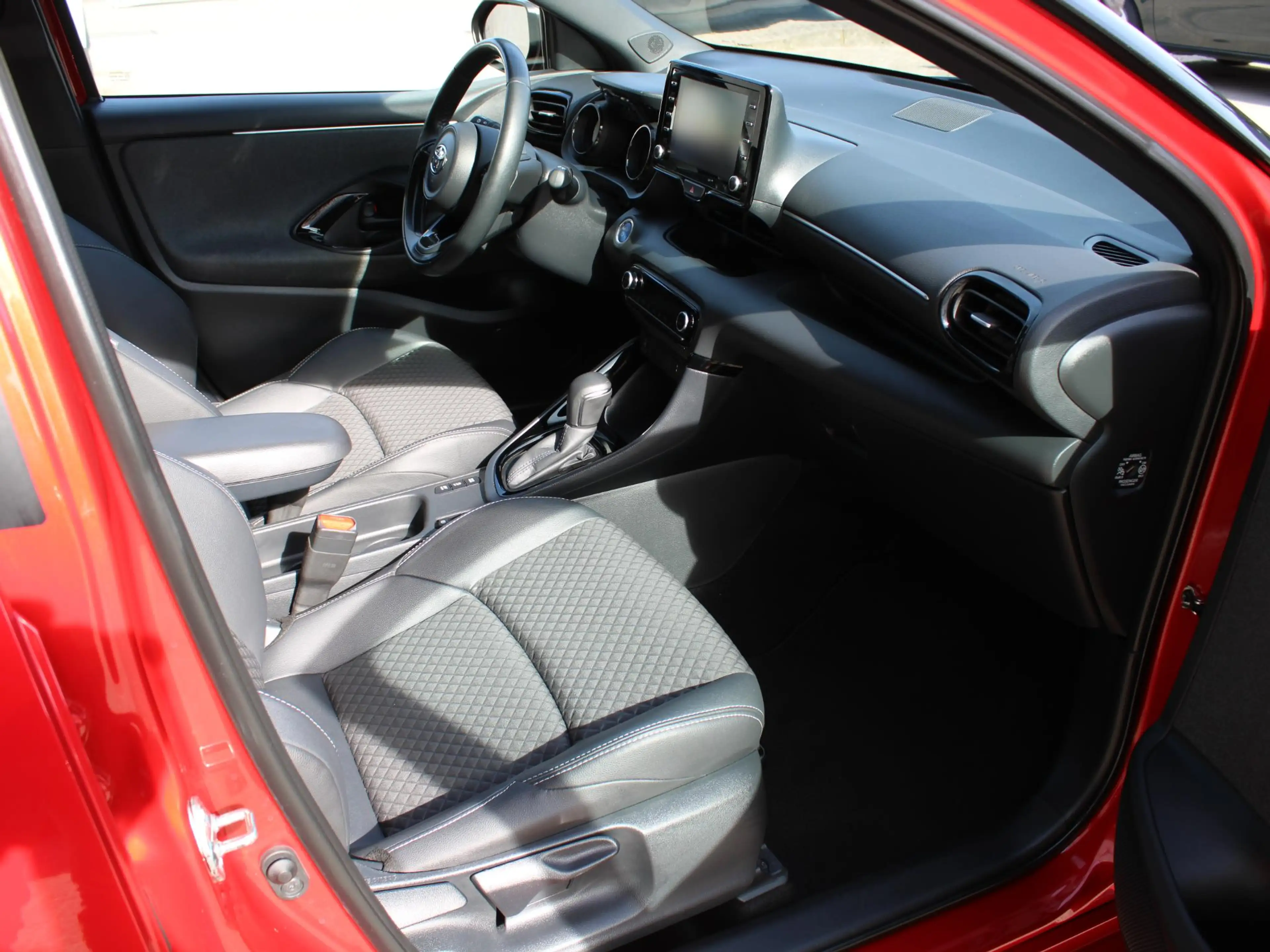 Toyota Yaris 1.5 Hybrid Executive | KEYLESS ENTRY | STOELVERWAR — photo 10