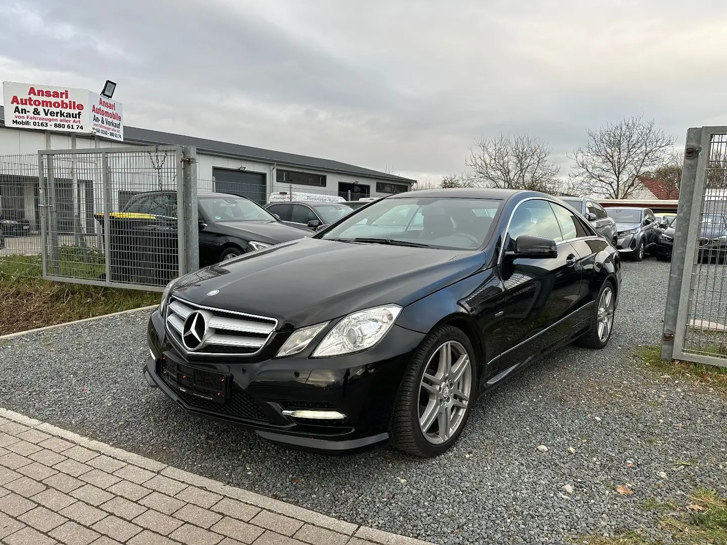 Mercedes-Benz E 200 CGI Coupe BlueEfficiency AMG Sport-Paket Schwarz - 1
