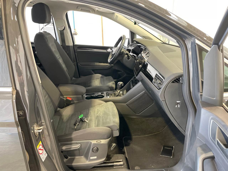 Volkswagen Touran 2.0 TDI BMT Highline Dynaudio AHK ACC LED — photo 9
