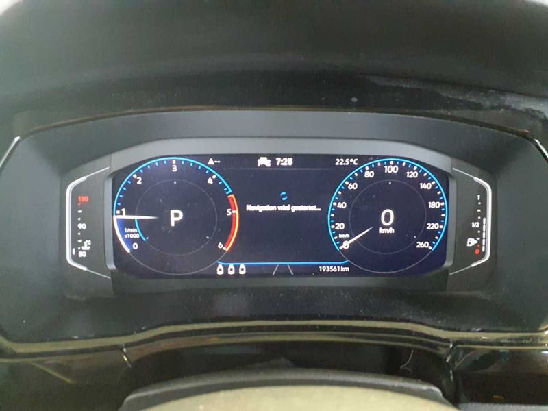 Volkswagen Touran 2.0 TDI BMT Highline Dynaudio AHK ACC LED — photo 10