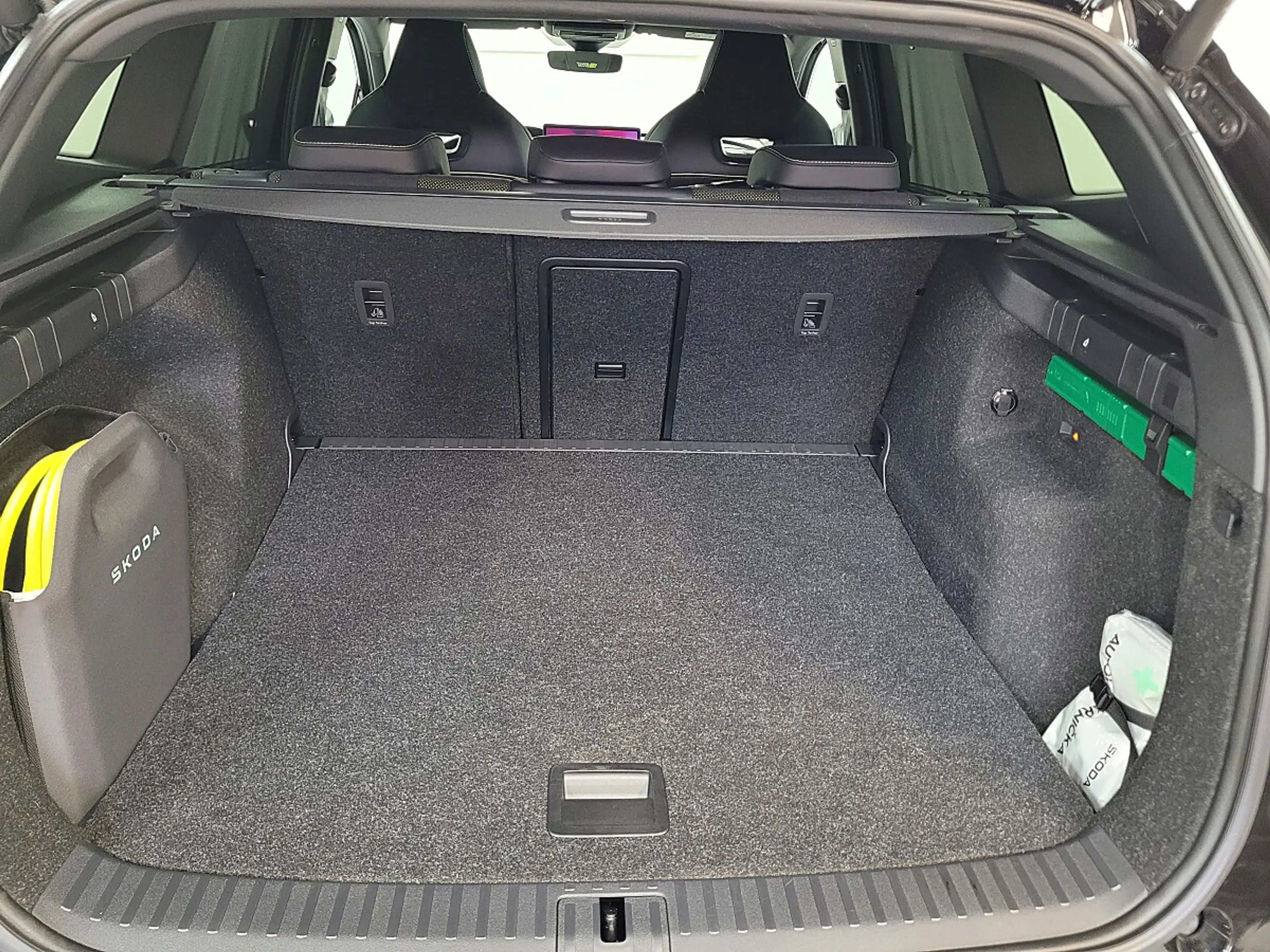 Skoda Enyaq RS RS Lounge 4x4,AHK, Headup, Wärmep, MatrixLED... — photo 12