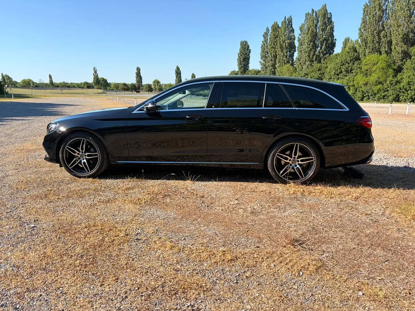 Mercedes-Benz E 220 E 220 d T Avantgarde Aut. Avantgarde Schwarz - 2