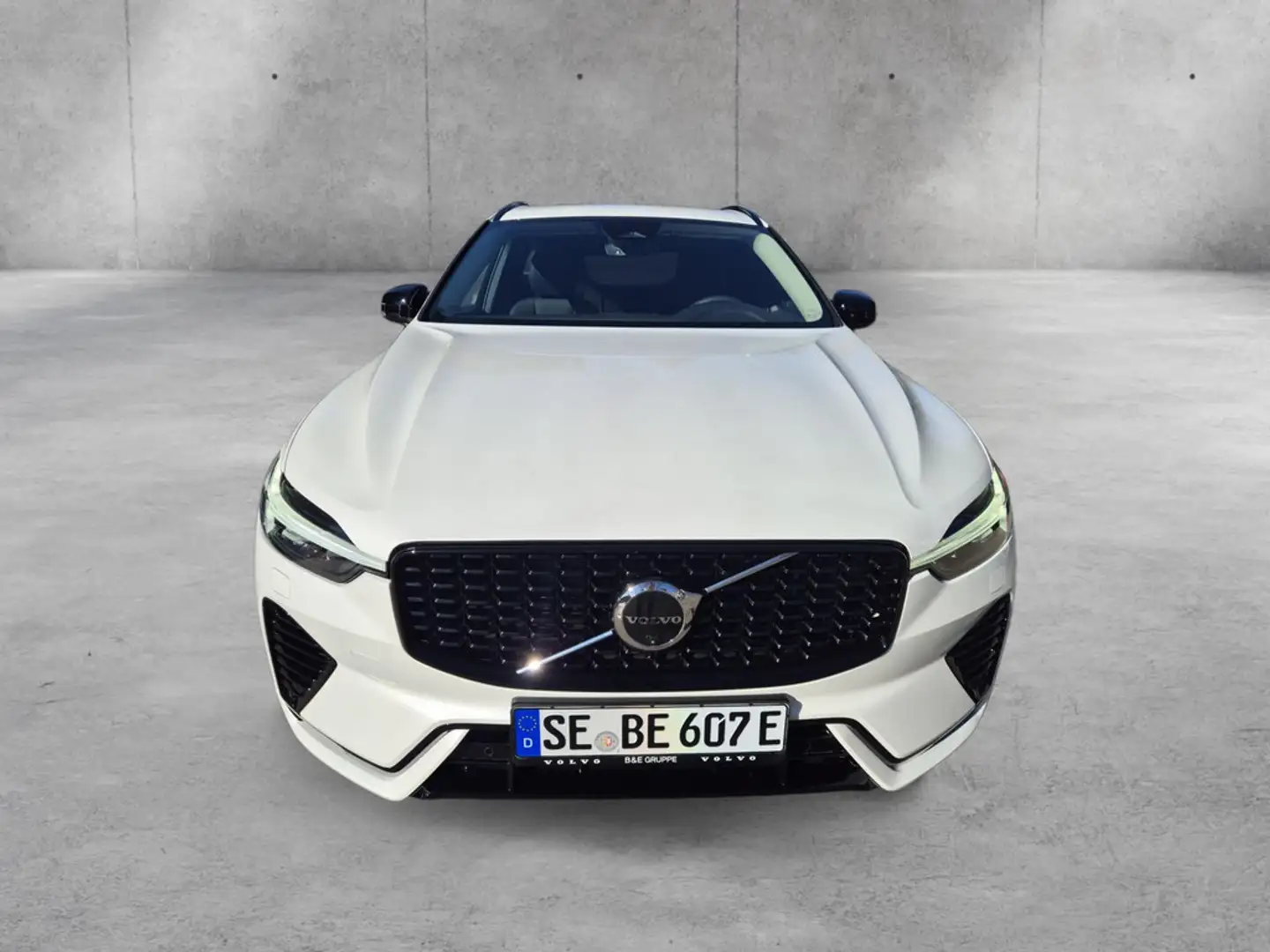 Volvo XC60 T6 AWD Recharge Plus Dark LED PANO 360° Weiß - 2