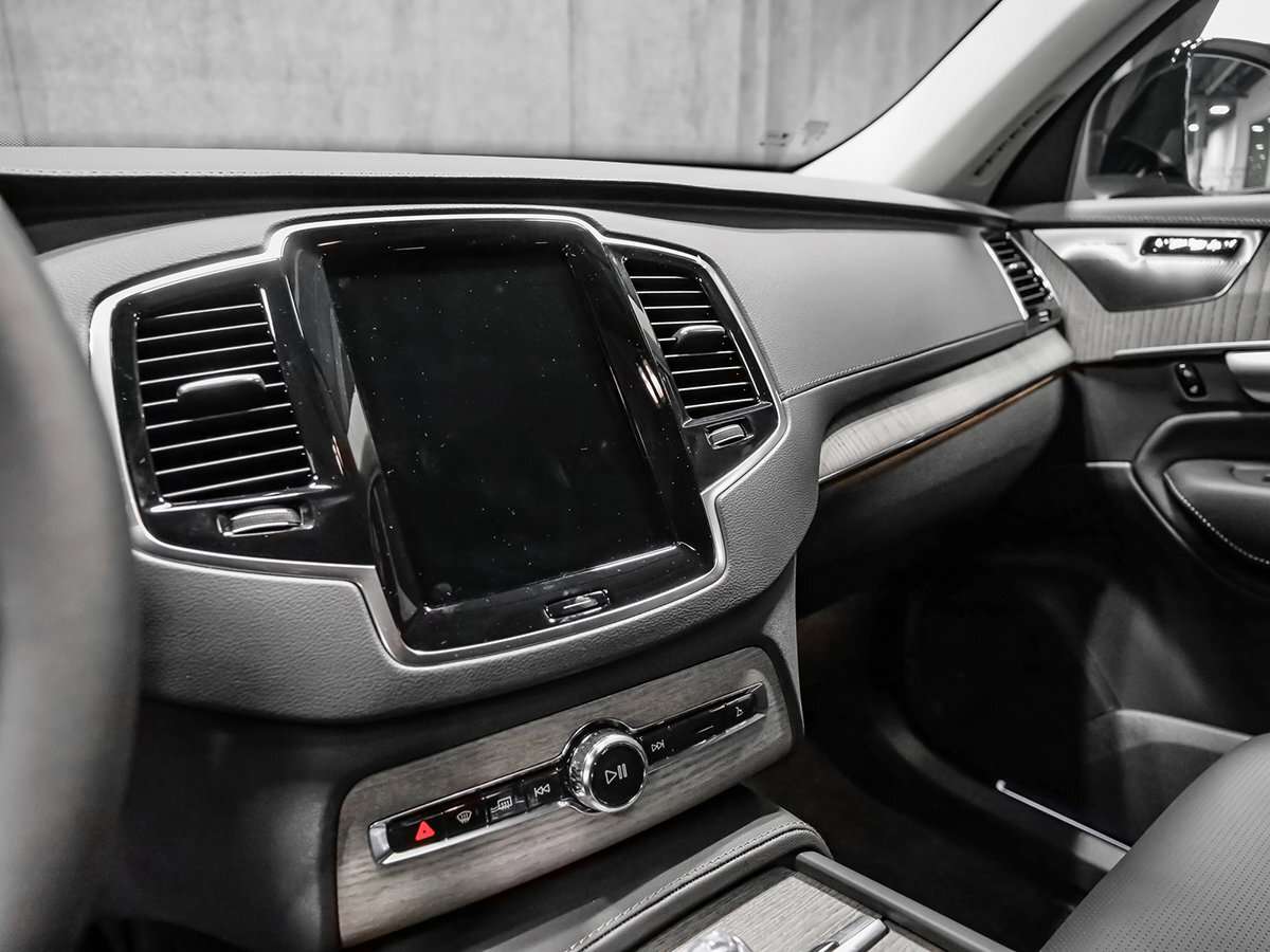 2023 Volvo XC90 B6 ULTIMATE DARK thumb 14