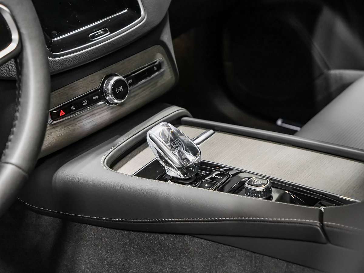 2023 Volvo XC90 B6 ULTIMATE DARK thumb 13