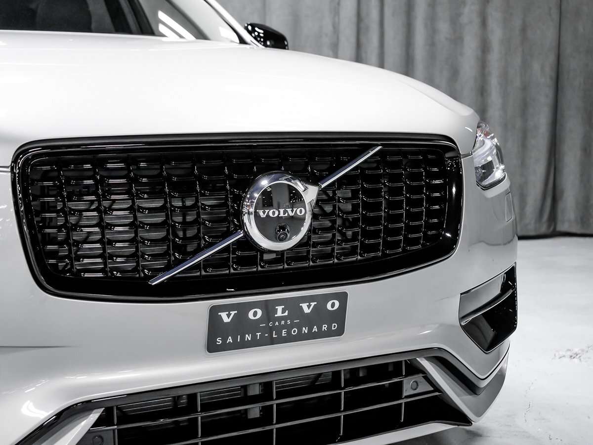 2023 Volvo XC90 B6 ULTIMATE DARK thumb 11