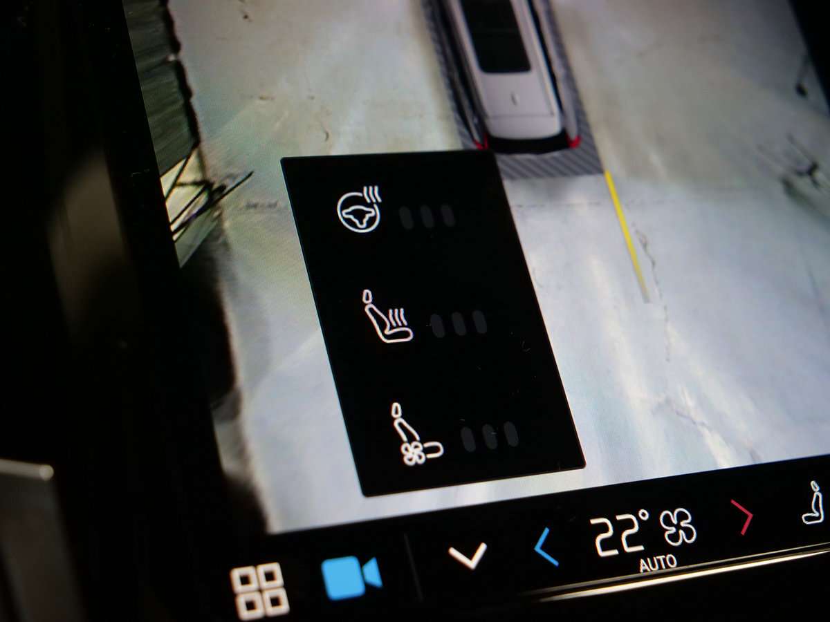 2023 Volvo XC90 B6 ULTIMATE DARK thumb 17