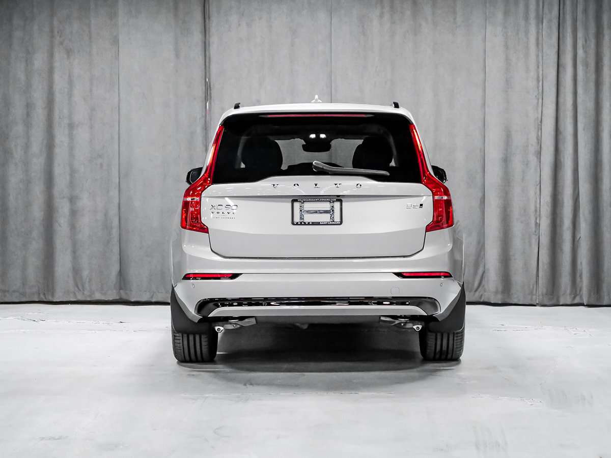 2023 Volvo XC90 B6 ULTIMATE DARK alt 3