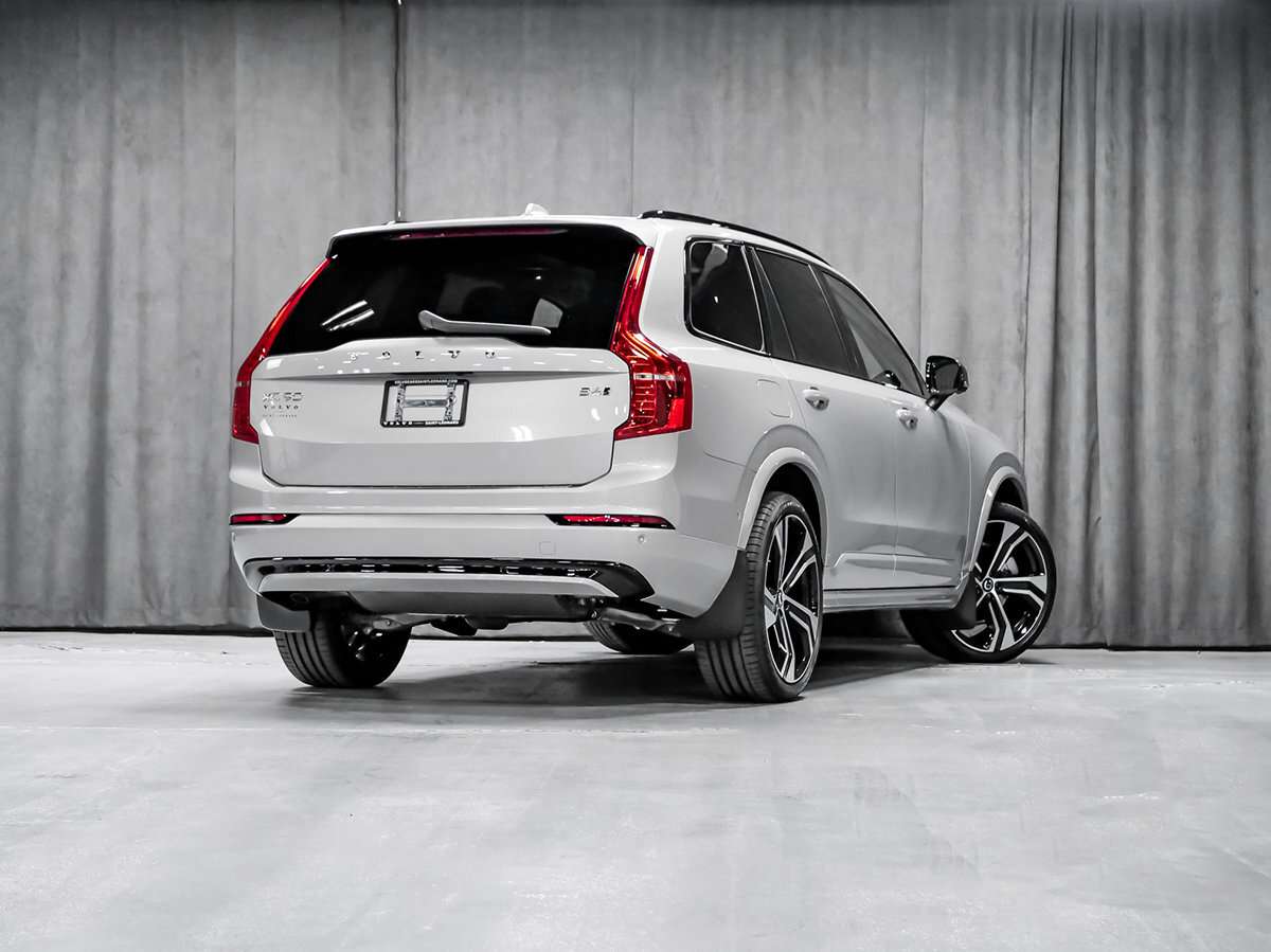 2023 Volvo XC90 B6 ULTIMATE DARK alt 4