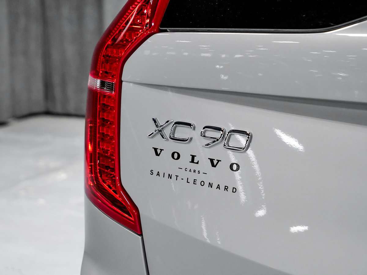 2023 Volvo XC90 B6 ULTIMATE DARK thumb 9