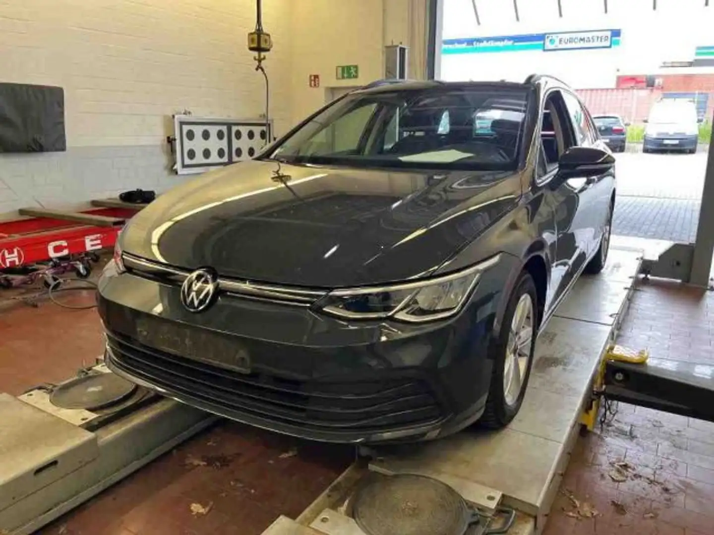 Volkswagen Golf Variant Golf VIII Variant 1.0 TSI LIFE NAVI PDC+ WINTERP Grau - 2