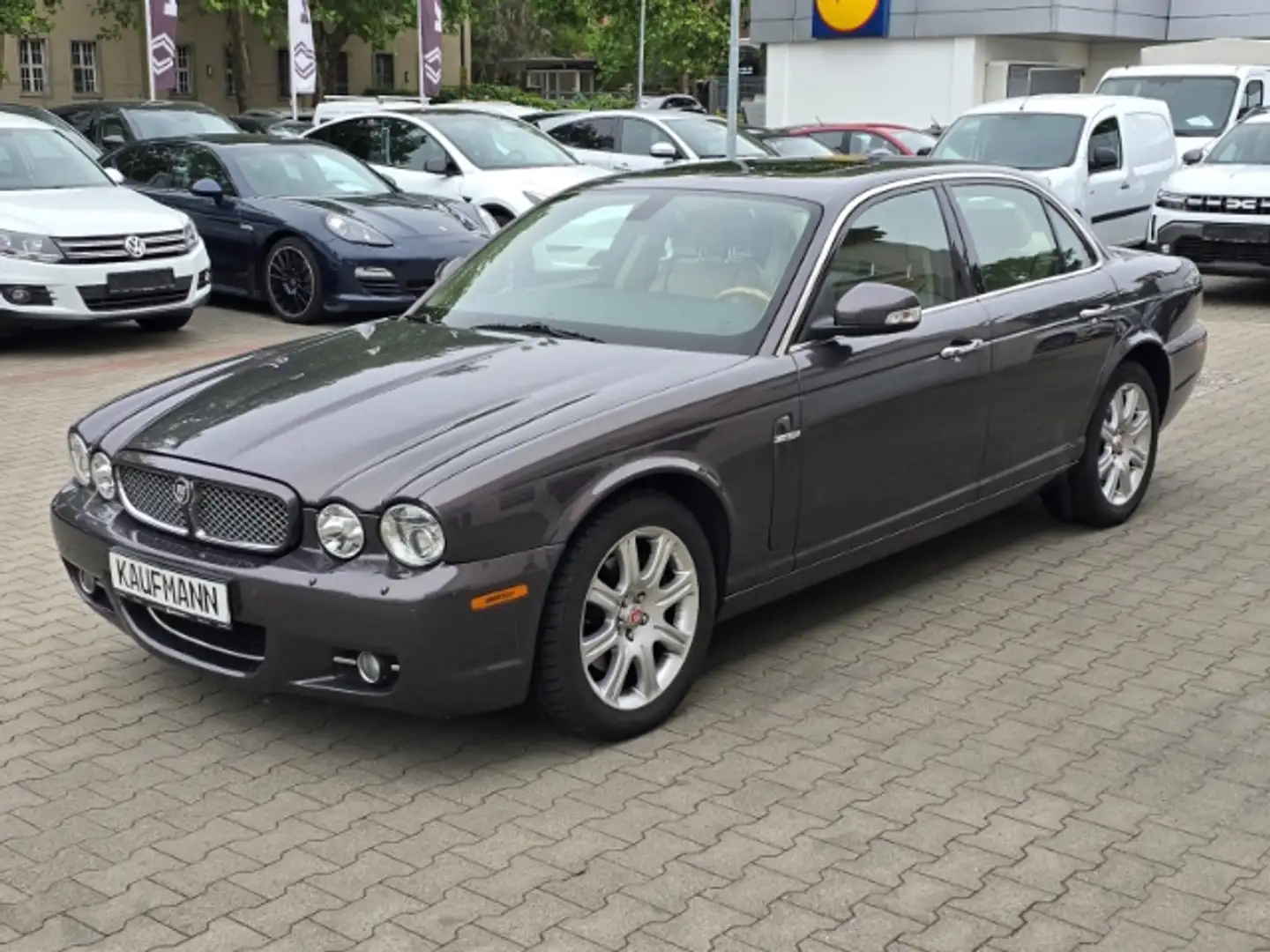 Jaguar XJ 2.7 D XJ6 Executive DPF Grau - 1