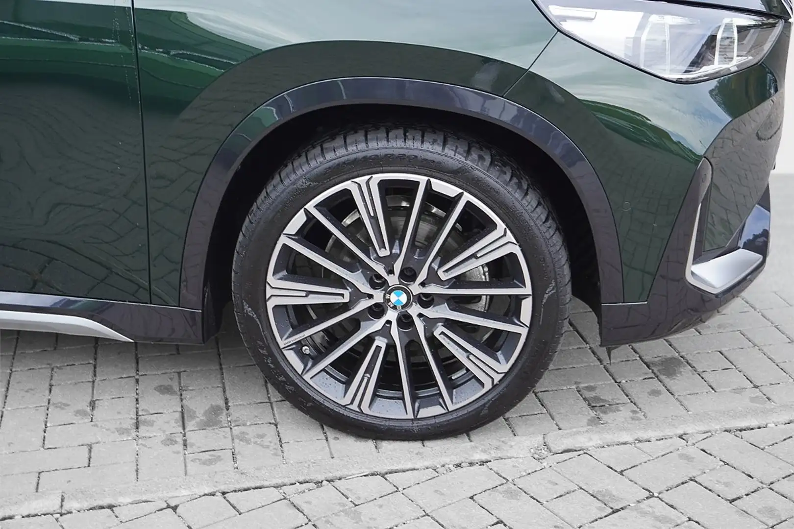 BMW X1 xDrive23i xLine Head-Up Glasdach eSitze 360Kamera Vert - 2
