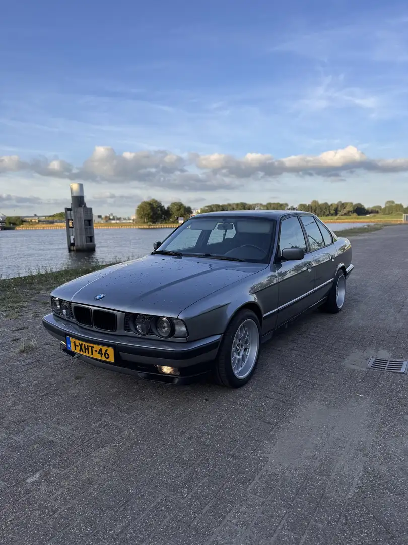 BMW 540 540i V8 - 1