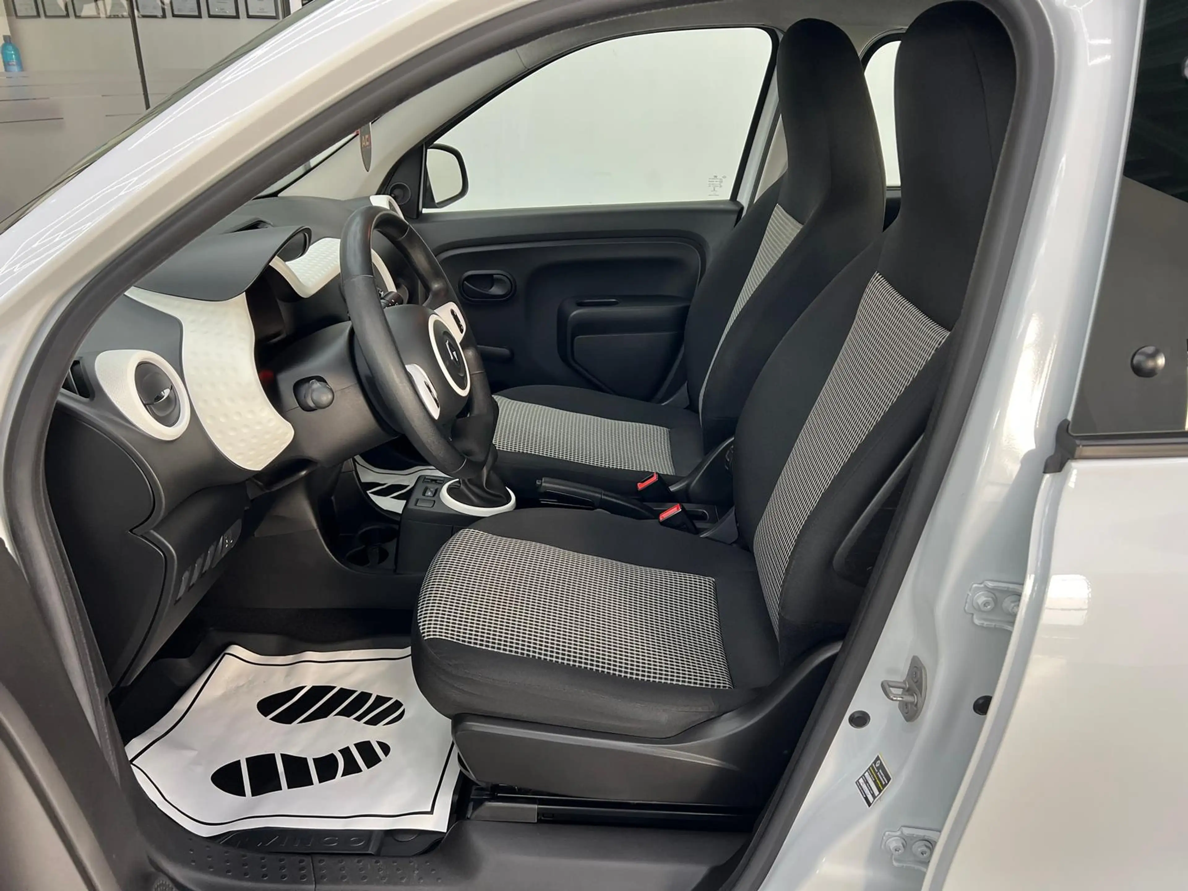 Renault Twingo 1.0 SCe Life , 1. Hand, Scheckhft — photo 11