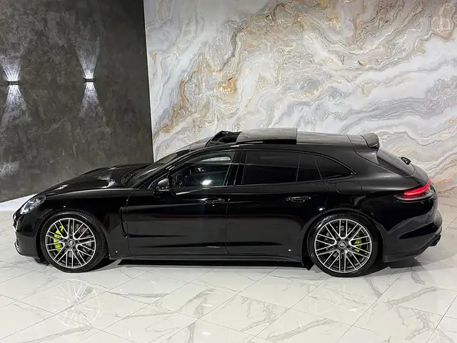 Porsche Panamera view 14