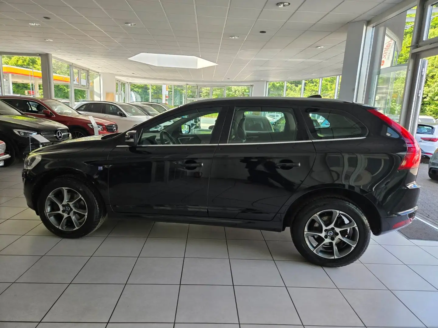 Volvo XC60 * D4 AWD, Ocean Race AWD Schwarz - 2