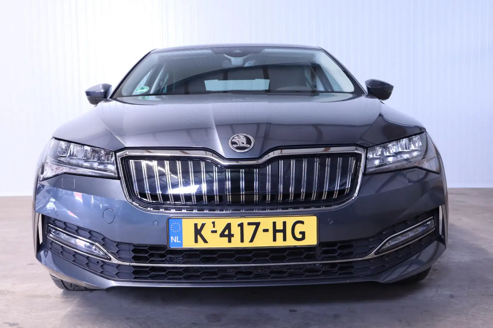 Skoda Superb 1.4 TSI iV Business Edition Plus Grijs - 2