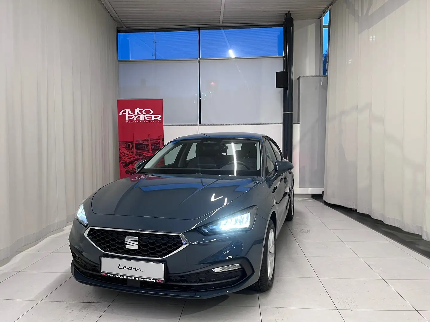 SEAT Leon Style Edition 1.5 TSI 115 PS Blau - 2