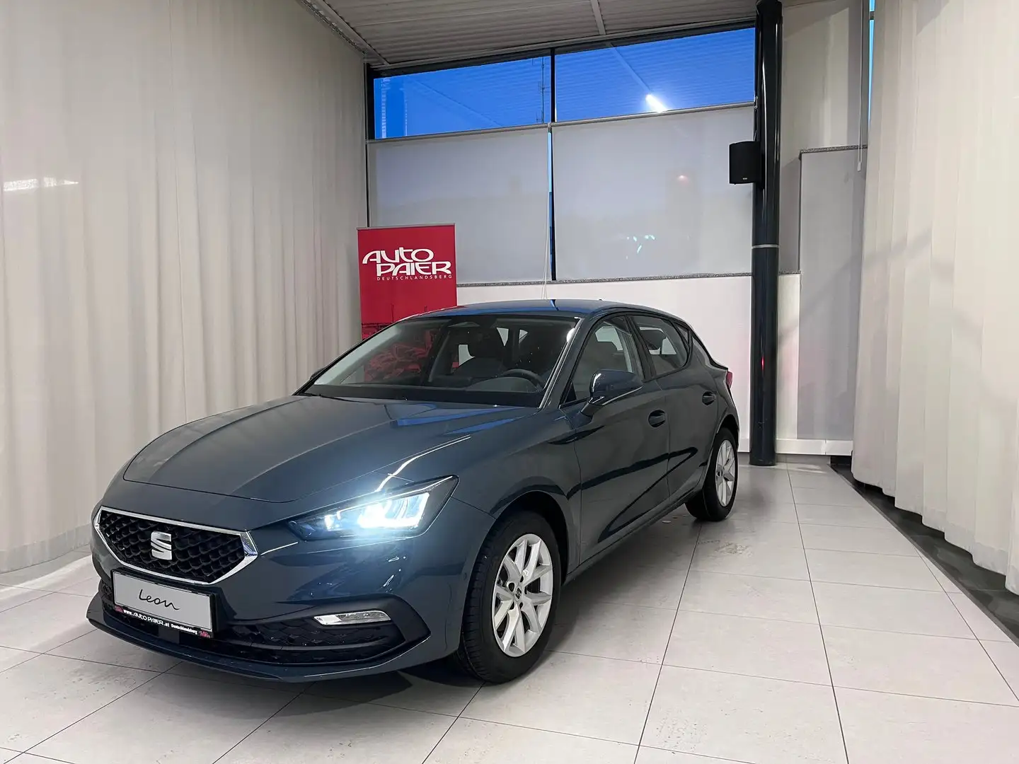 SEAT Leon Style Edition 1.5 TSI 115 PS Blau - 1