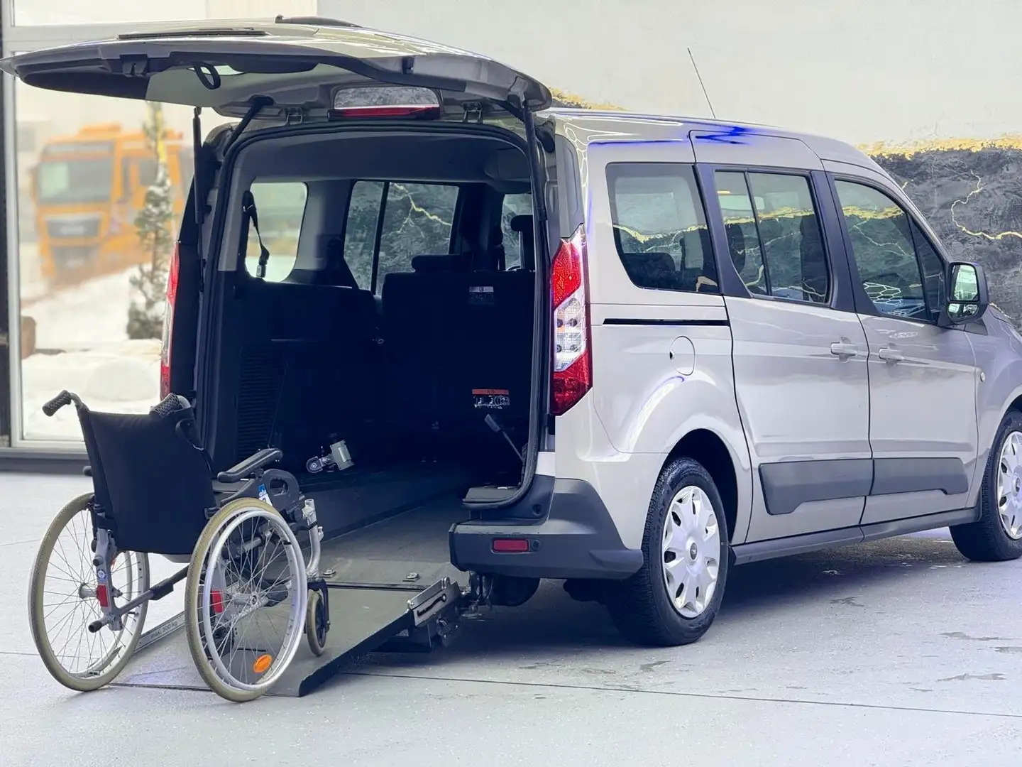 Ford Grand Tourneo -DSG-Behindertengerecht-Rampe Gris - 2