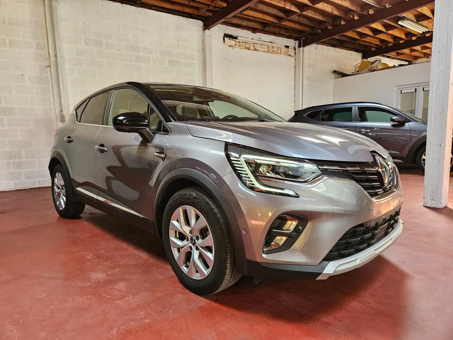 Renault Captur E-TECH PLUG-IN HYBRID Grijs - 1