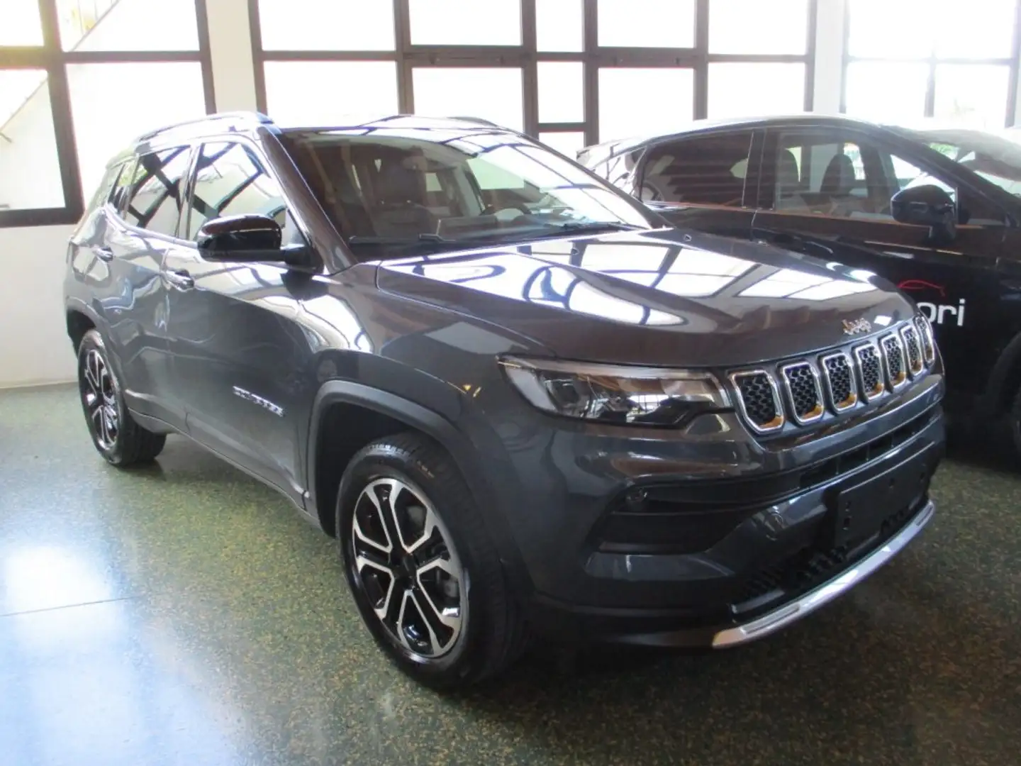 Jeep Compass 1.5 Turbo T4 130Cv MHEV 2WD Limited Grau - 2