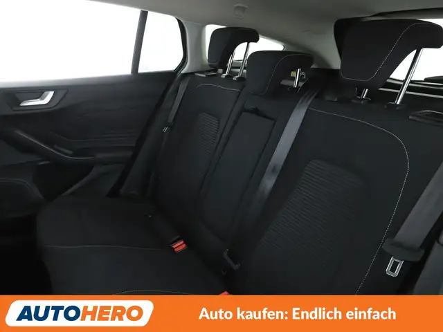 Ford Focus view 14