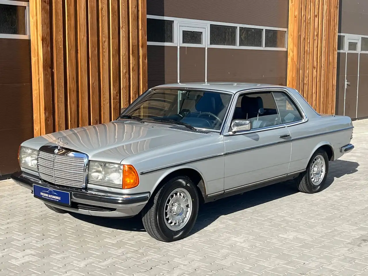 Mercedes-Benz 280 CE 123er Coupe, Automatik, nur 139.000 Km, foto 2