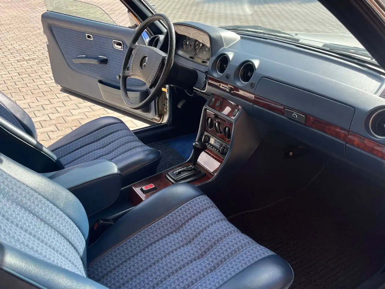 Mercedes-Benz 280 CE 123er Coupe, Automatik, nur 139.000 Km, foto 11