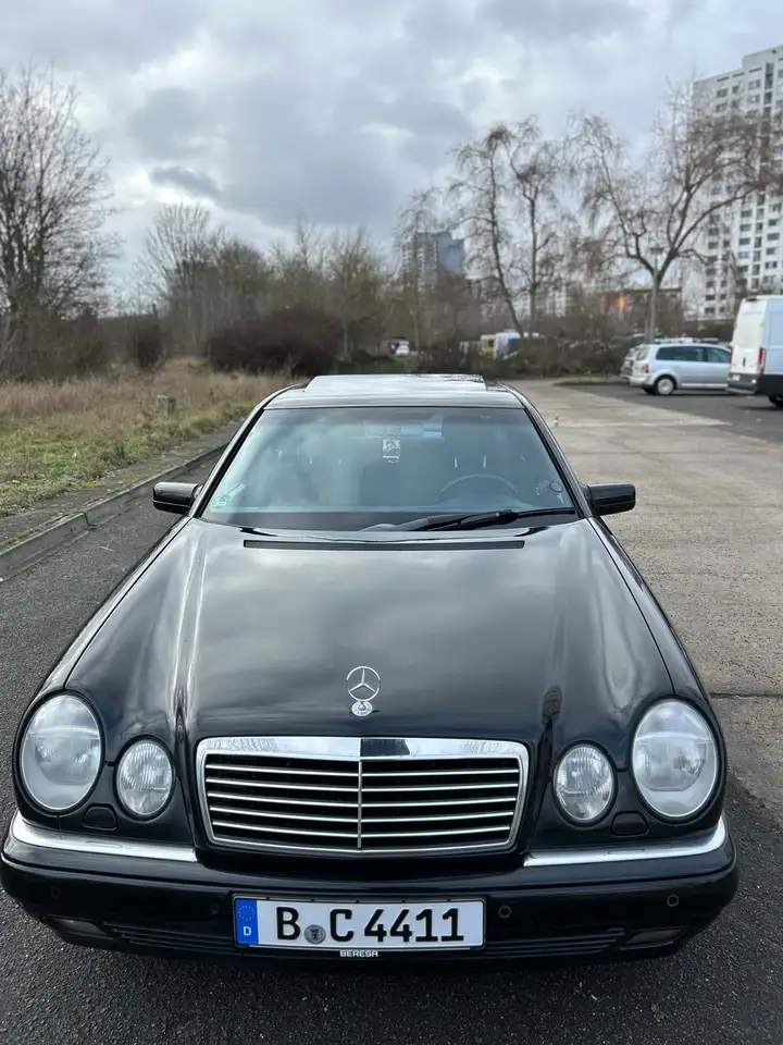 Mercedes-Benz E 240