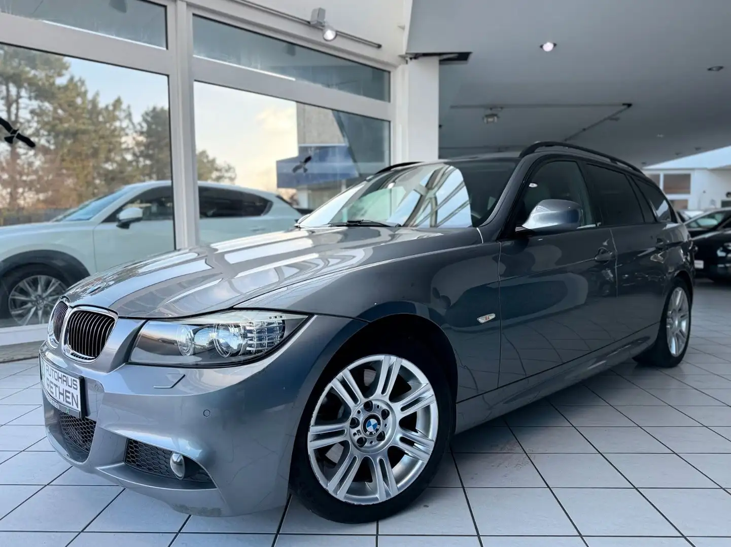BMW 325 d *M Sport*Panorama*Navi-Prof.*LCI Gris - 2