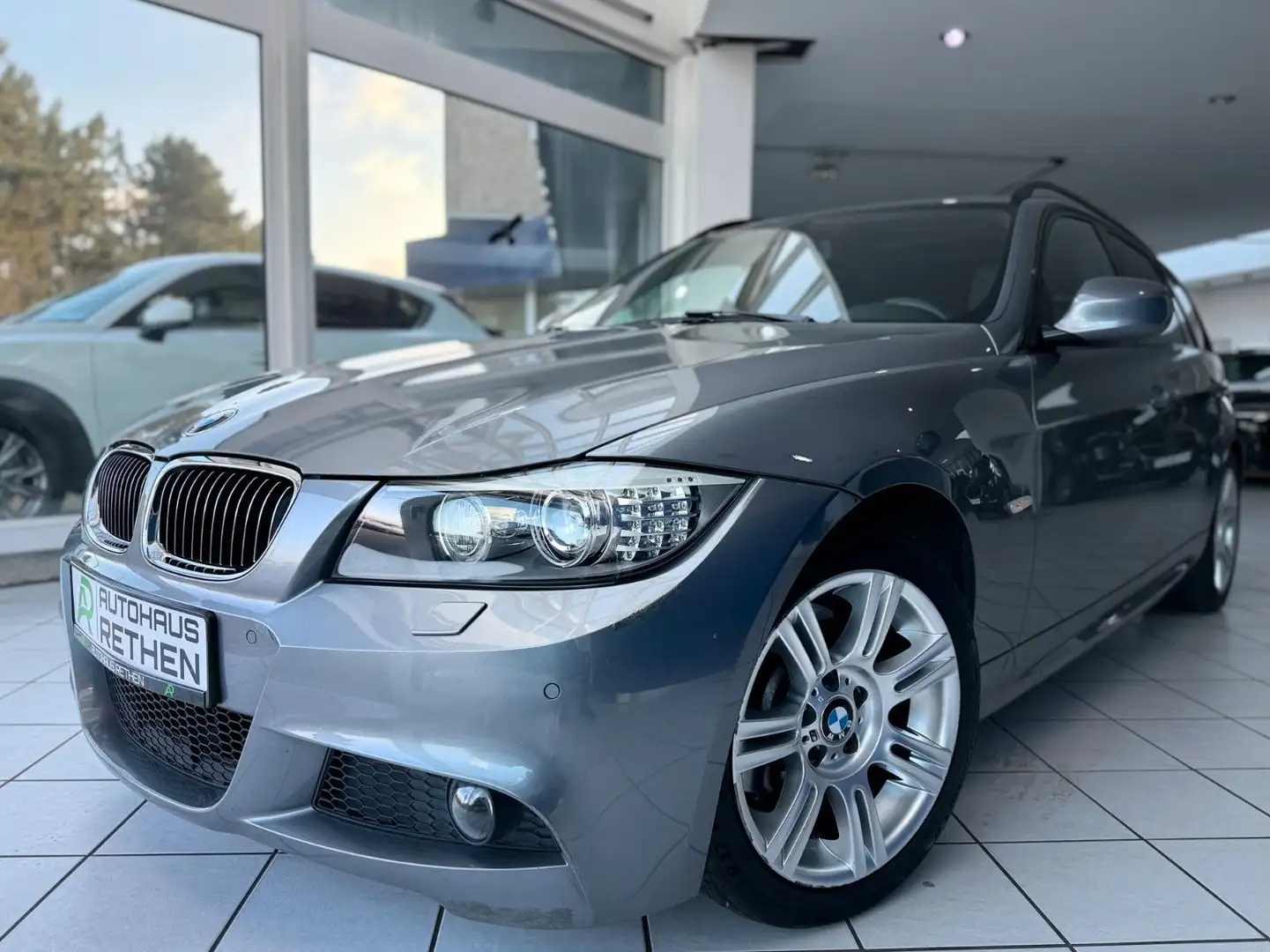 BMW 325 d *M Sport*Panorama*Navi-Prof.*LCI Gris - 1