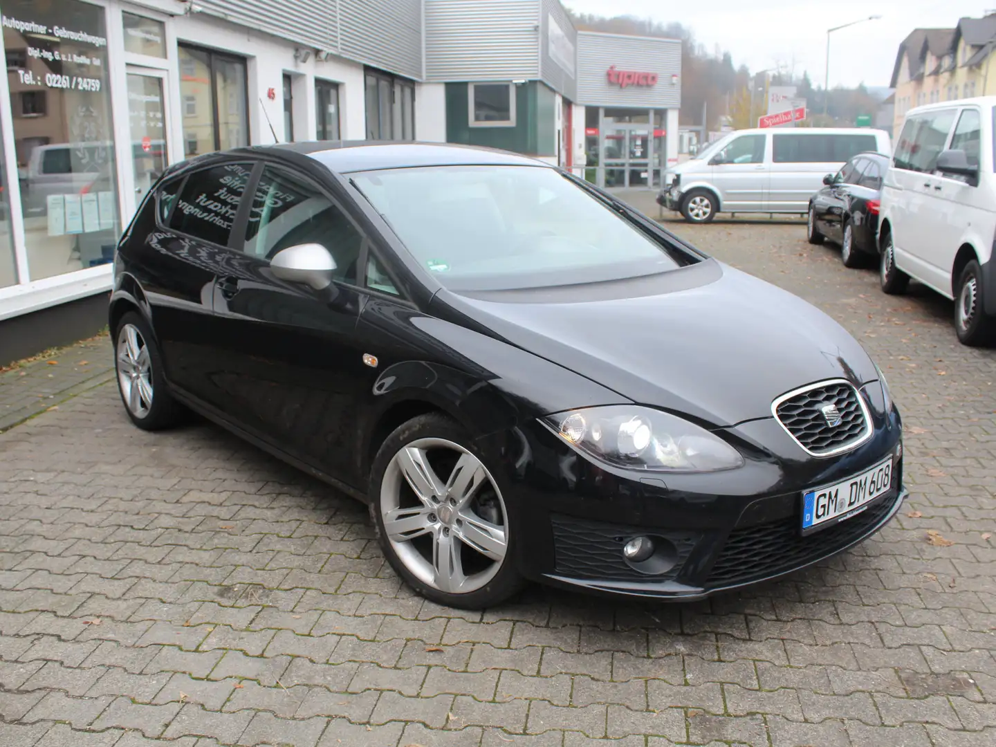 SEAT Leon 2,0 TFSi FR Automatik. nur 28.494km, 155KW, Navi Schwarz - 2