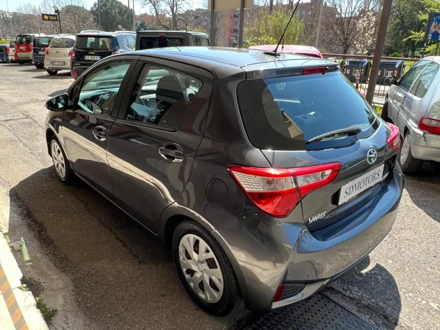 Toyota Yaris 1.5 Hybrid 5 porte Business *Promo SD 2025* Grigio - 2