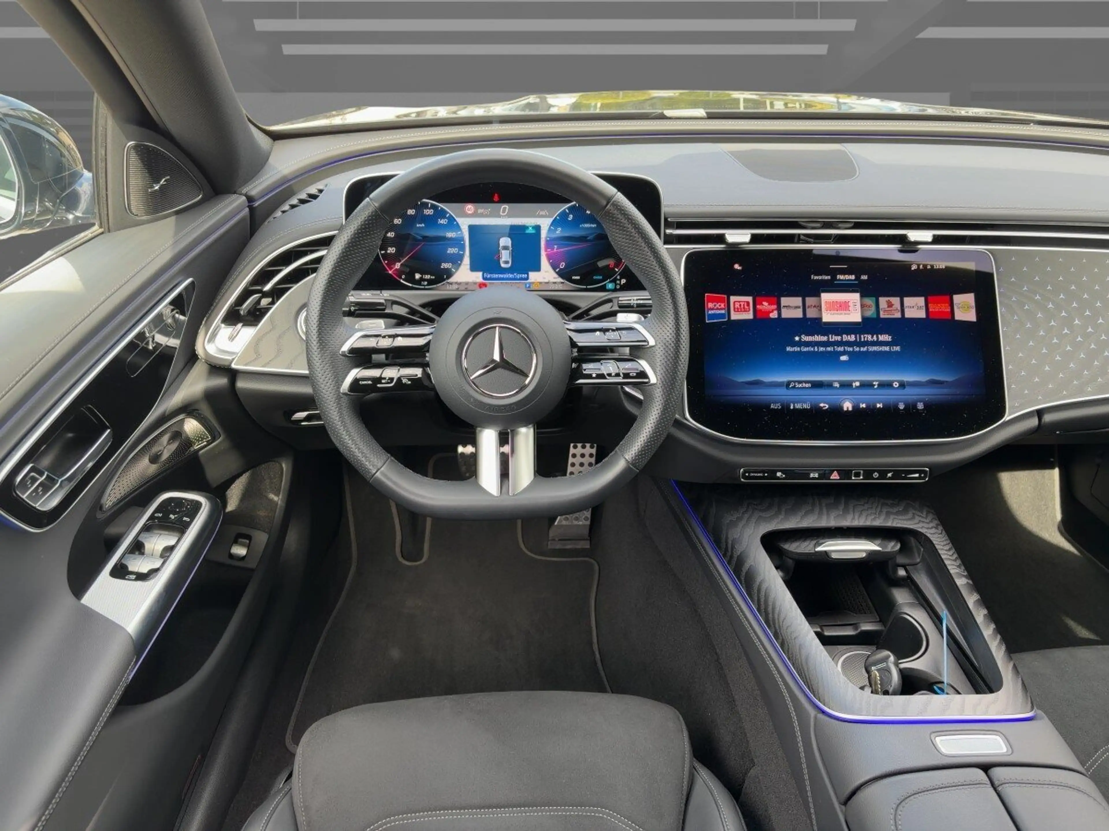 Mercedes-Benz E 200 E 200 AMG+KEYGO+360+LED+BURMESTER+TOTWINKELASSIS — photo 9