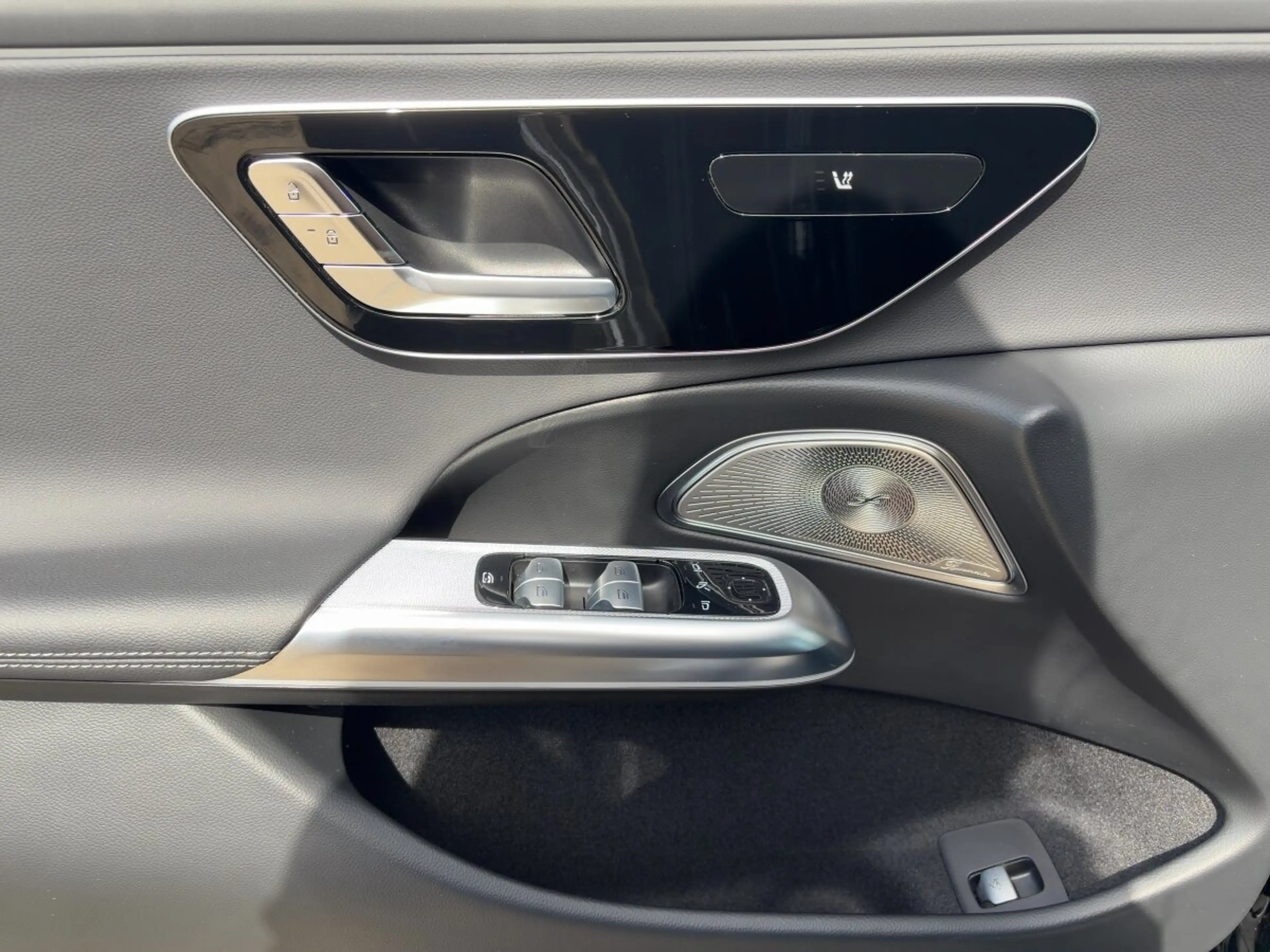 Mercedes-Benz E 200 E 200 AMG+KEYGO+360+LED+BURMESTER+TOTWINKELASSIS — photo 12