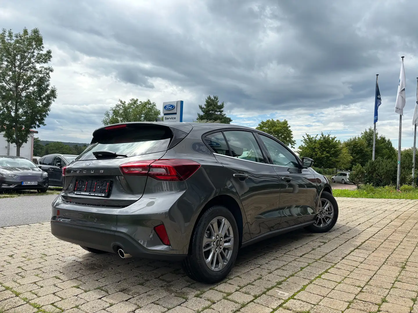 Ford Focus Titanium Grau - 2