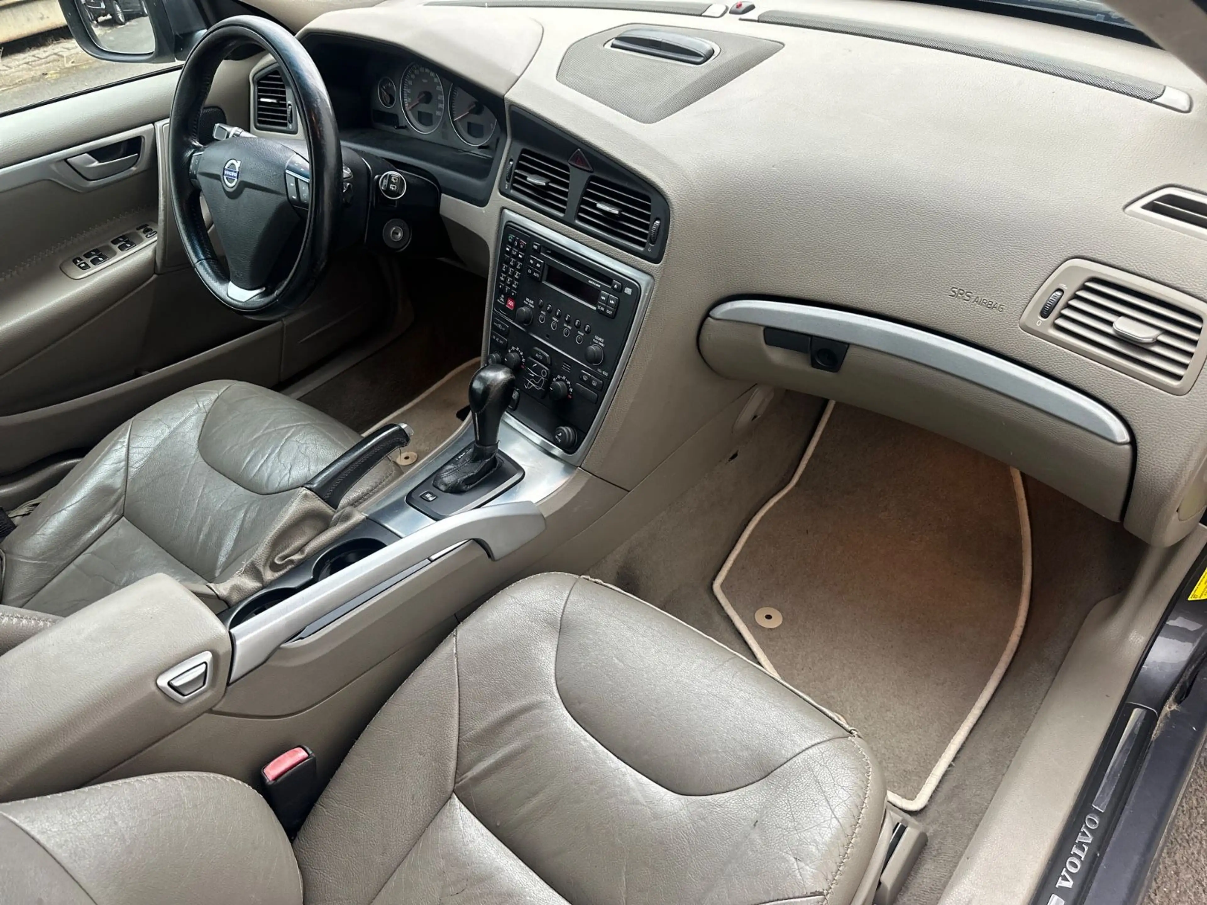 Volvo XC70 D5 AWD AHK,Leder — photo 11