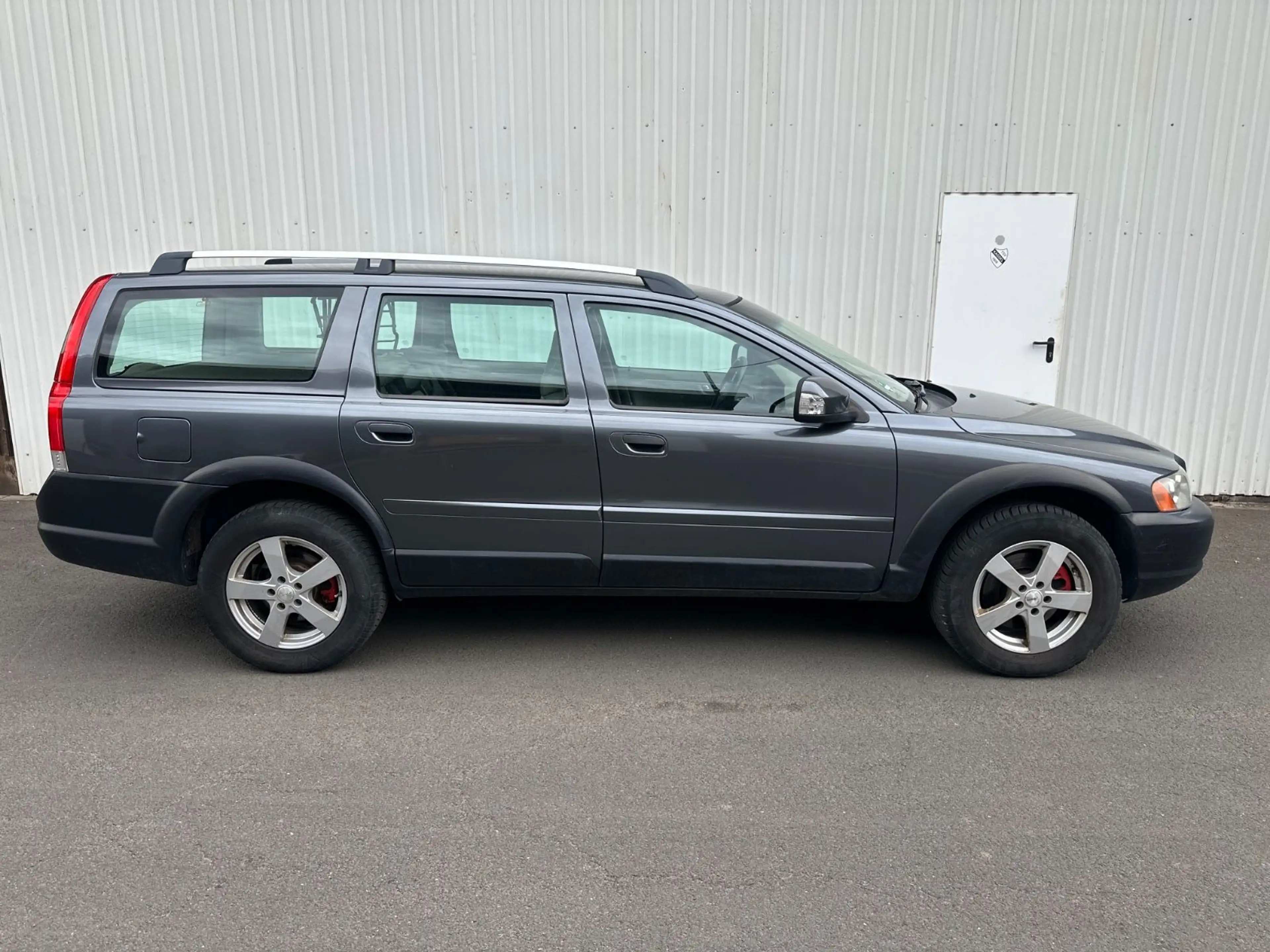 Volvo XC70 D5 AWD AHK,Leder — photo 9